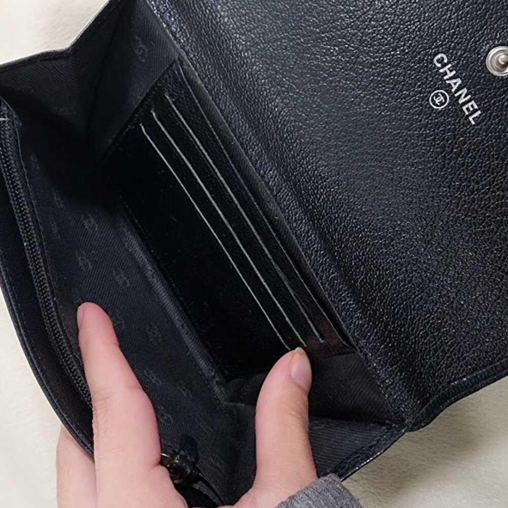 Chanel 2006-2008 Medium flap wallet. Great size! - Picture 10 of 14
